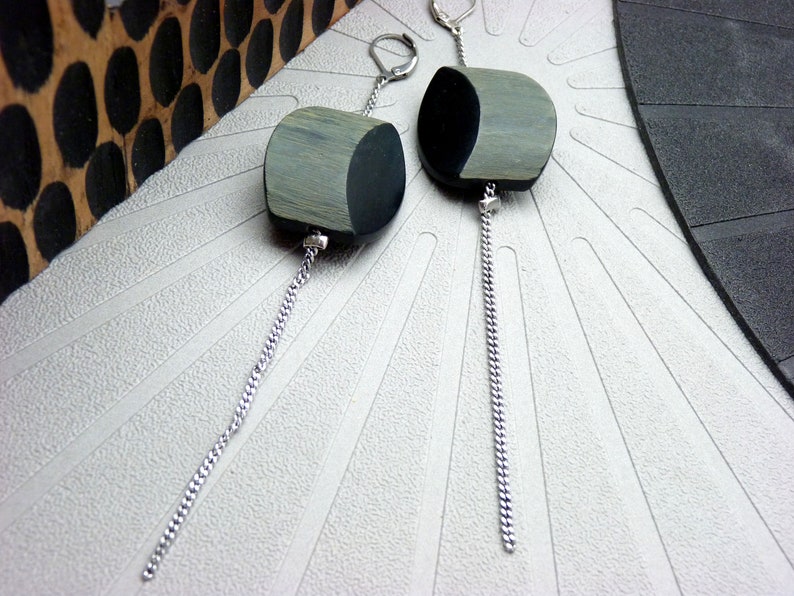 Boucles d'oreilles chaîne argent perle corne 3D vert et noir minimale GLORIAZ option clips vert 14 cm