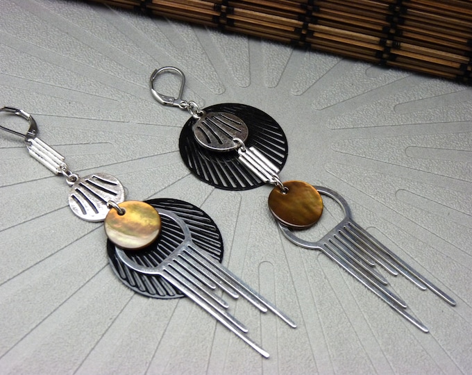 Asymmetrical earrings in golden mother-of-pearl and black silver - futuristic art deco jewelry - ARCHI - clip-on option