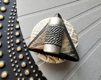 Large magnetic brooch in ecru mother-of-pearl leather, horn, and silver-tone metal, for scarves, thick stoles, coats, and bag decorations by WAZ | Last one! - KUMKA