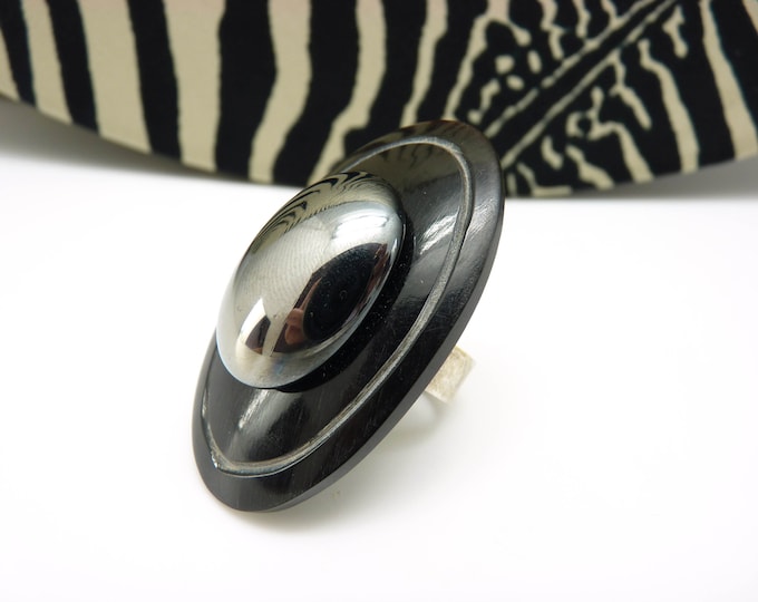 Oval ring with black horn and hematite gray glass - minimalist ethnic jewelry - HEMATINE adjustable
