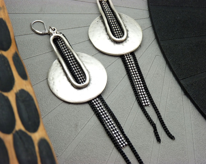 Ethnic earrings hammered silver and black metal chain, tribal chic LENY clip-on option