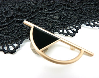 Broche aimantée porte lunette or mat et résiné noire, pour foulard ou pour fermer un décolleté ARTDECO
