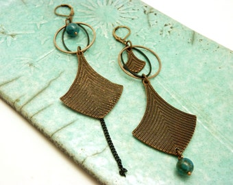 Asymmetrical copper earrings with blue apatite stone ALMERINDA clip option