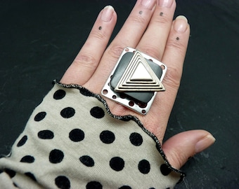 Large rectangular silver ring in metal, black horn and metallic resin, graphic | GO | adjustable - KUMKA