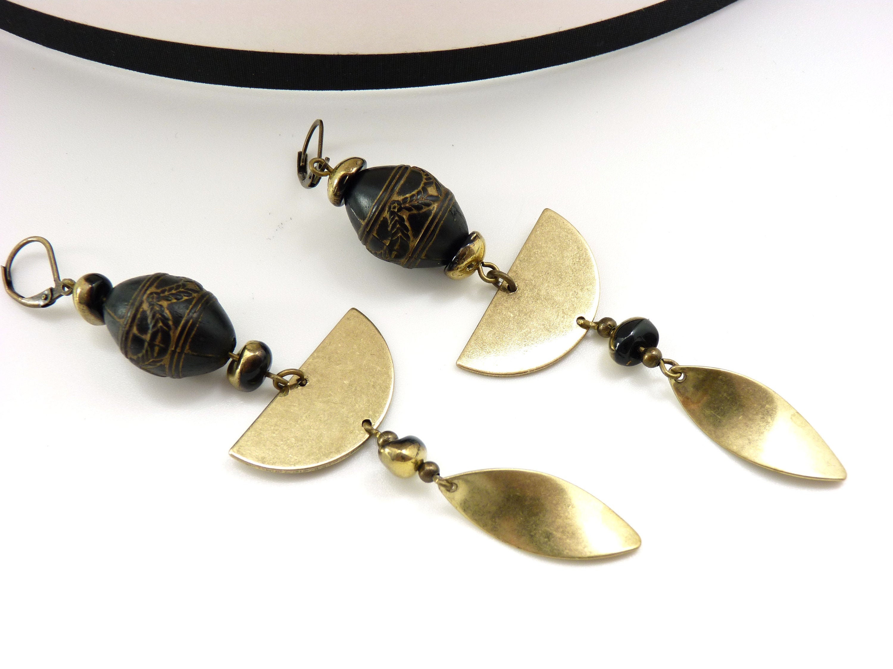 56. Boucles d'oreilles verre, résine et bois