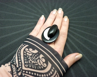 Black oval ring with silver horn - minimalist ethnic - adjustable ring - ZOULI