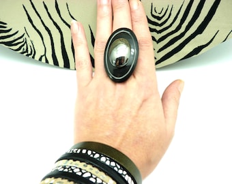 Oval Ring with Black Horn and Hematite Grey Glass | OVILDA HEMATITE | Adjustable - KUMKA