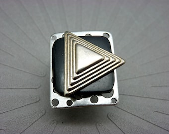 Large rectangular silver ring in metal, black horn and metallic resin, adjustable GO graphic