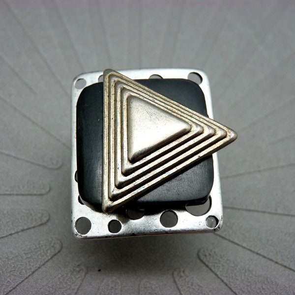 Large rectangular silver ring in metal, black horn and metallic resin, adjustable GO graphic