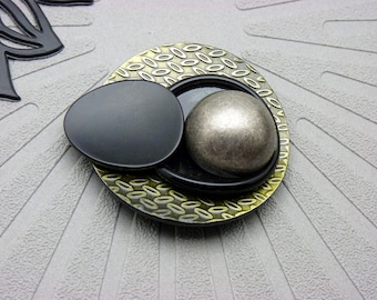 Khaki & Black Graphic Magnetic Brooch | IKIGAI | for fastening a vest