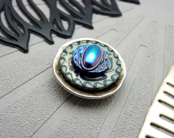 Magnetic Brooch Iridescent Blue Glass | AURA | to fasten a neckline and scarf