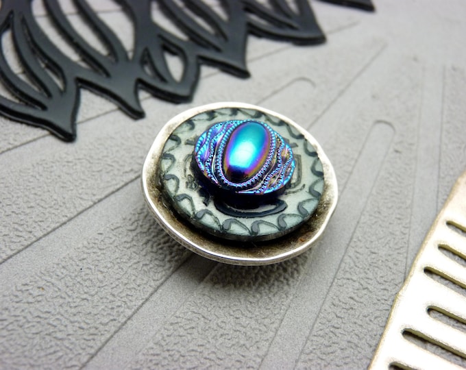 Magnetic Brooch Iridescent Blue Glass | AURA | to fasten a neckline and scarf