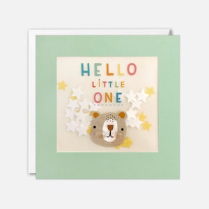 Tarjeta de oso nuevo bebé con confeti de papel - Paper Shakies de James Ellis