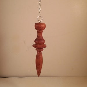 Pendule de radiesthésie ou divinatoire en bois
