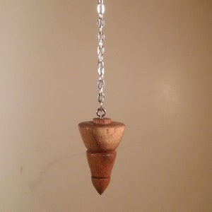 Pendule de radiesthésie en bois d'acacia de djibouti. pca4