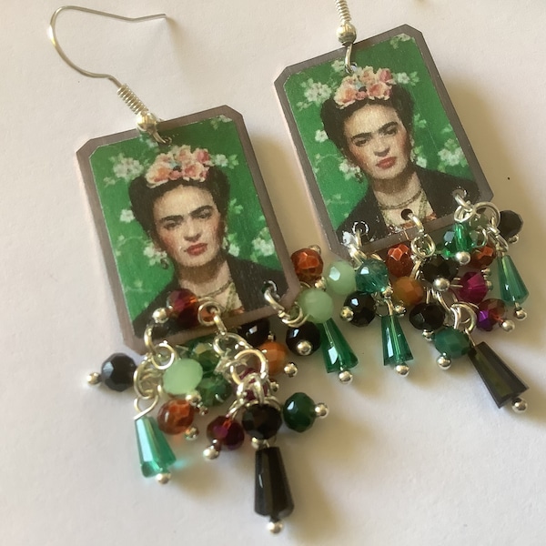 Boucles d oreilles Frida Khalo vert, noir, breloque, perle bohème,  métal argenté, fait main,  création artisanale, boucles cadeau à offrir
