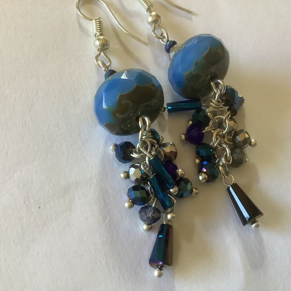 Boucles d’oreille fantaisie bleu et beige, perle potiron bleue tchèque bohème, tendance, fait main, boucle à offrir métal argenté ultra chic