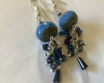 Boucles d’oreille fantaisie bleu et beige, perle potiron bleue tchèque bohème, tendance, fait main, boucle à offrir métal argenté ultra chic