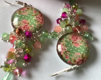 Boucle d’oreille superbe cabochon rétro fleuri rose vert bohème, bohème ultra chic, métal argenté, boucle cadeau unique, création, fait main