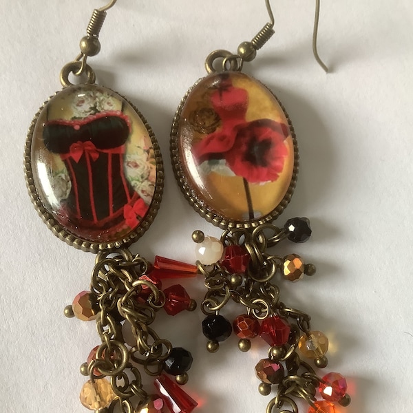 Boucles d’oreille asymétrique rétro vintage, bohème chic mode, robe corset, cabochon noir rouge jaune, bronze, unique, boucles cadeau ancien