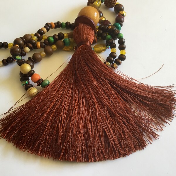 Collier sautoir pompon Rouille ocre marron, perles bois marrons, jaune, vert, beige, grand pompon turc, collier unique tendance actuel