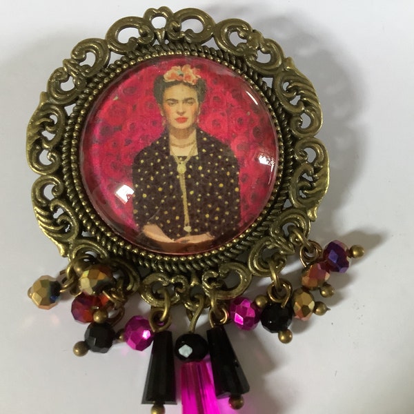 Broche cabochon Frida khalo rose fuchsia, noir, rétro vintage, broche ronde métal ton bronze, perles rose, noir, tchèques bohème, artisanat