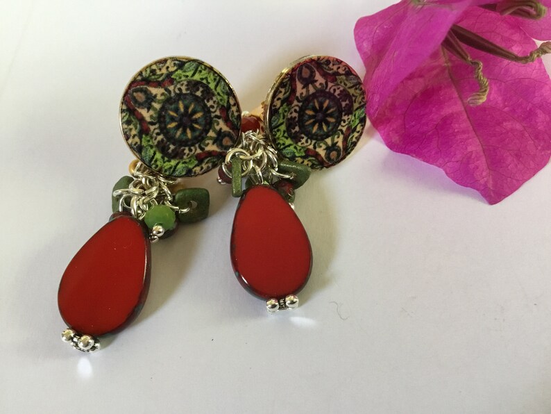 rosace shape Earrings clips Burgundy beige golden metal Czech Pearl boho oval bright red vintage air shades of green