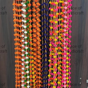 50 st Gratis verzending Wollen pomponslingers met bel voor feestdecor Indiase bruiloft Mehndi decoratie feestachtergrond Gota ophangingen.