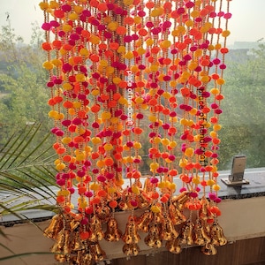 100 fili di ghirlanda di fiori con decorazione indiana, pompon e campanellino, decorazione natalizia per matrimonio mahendi indiano