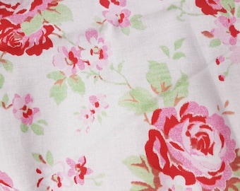 Coupon de coton fond blanc imprimé fleurs roses