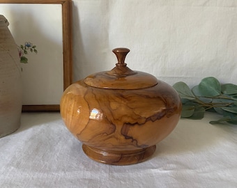 Boîte ronde en bois  avec son couvercle. Boîte ancienne France. Vintage France. Pot à tabac ancien.