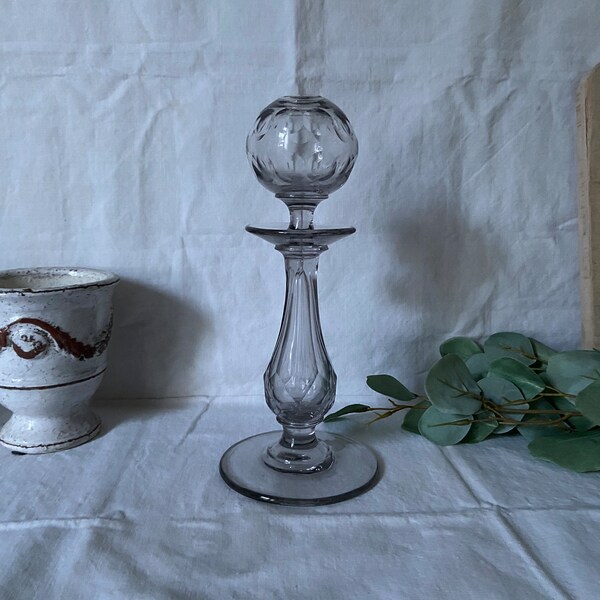 Lampe à huile ancienne en verre soufflé. Grande lampe de dentelière provençale française. Antique France.