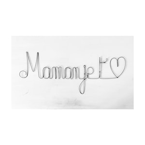 Quote word in annealed wire. Mom. Wall decoration by Chachadesetoiles