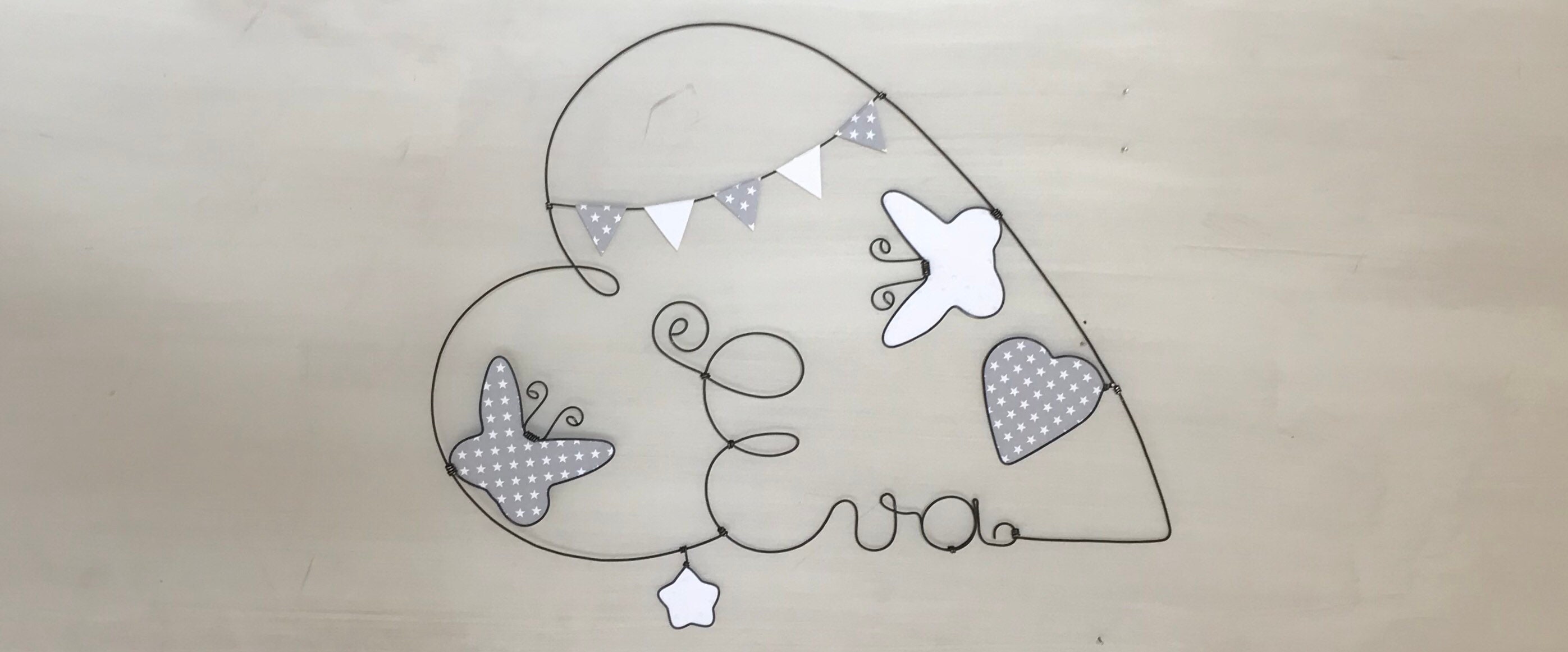 Decoration Chambre Enfant - Prénom en Fil de Fer Personnalisable Coeur Etoile et Papillons Chacha De