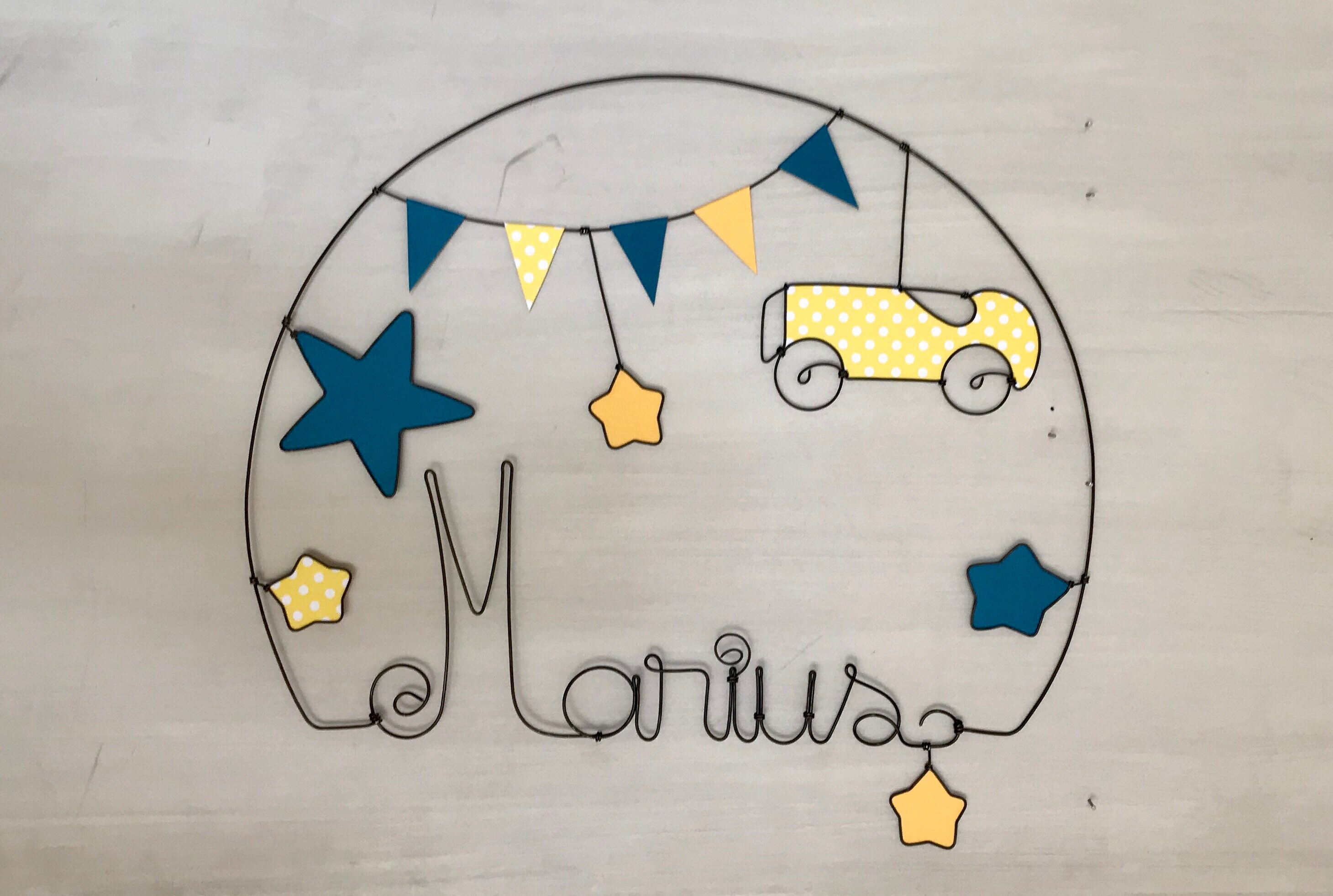 Prénom en Fil de Fer Personnalisable - Voiture et Étoiles Décoration Enfant Par Chacha Des Étoiles