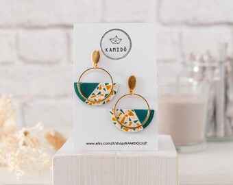 Semi Lagoon and Graniglia earrings. Earrings with metal hoop and wooden pendant. Semicircle shape Lagoon green