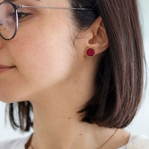 Boucles d'oreilles Taro. Boucles d'oreilles lobe bon ton, petits boutons en bois peints à la main image 8