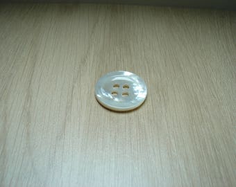 button mother of Pearl four passages hollow Middle