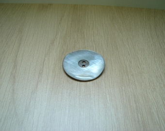 button mother of Pearl two passages hollow Middle
