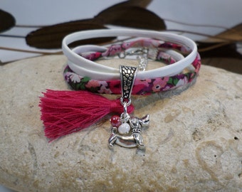 Bracelet Personnalisé petit Chien Teckel en tissu liberty et cuir, Bijou enfant original, Idée cadeau fille