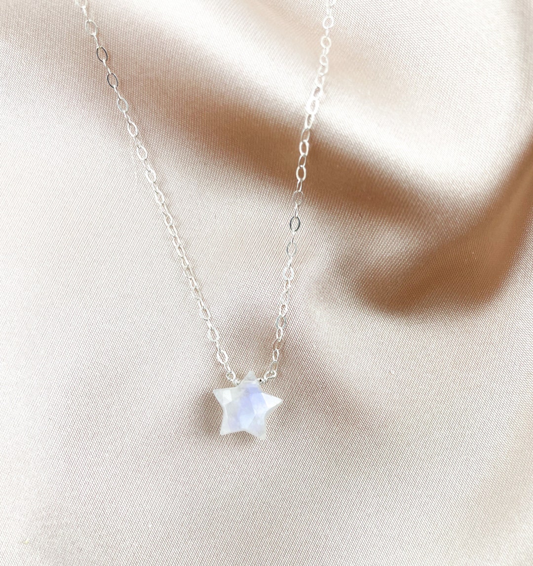 Dainty Star Shaped Moonstone Healing Necklace • Gifts for Her - Etsy Japan