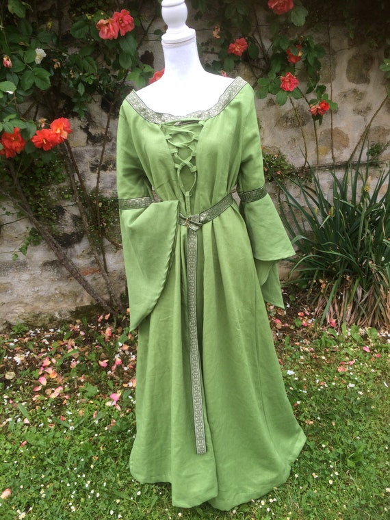 Medieval linen dress with loose sleeves, lace front and back Medieval linen dress with loose sleeves, lace front and back