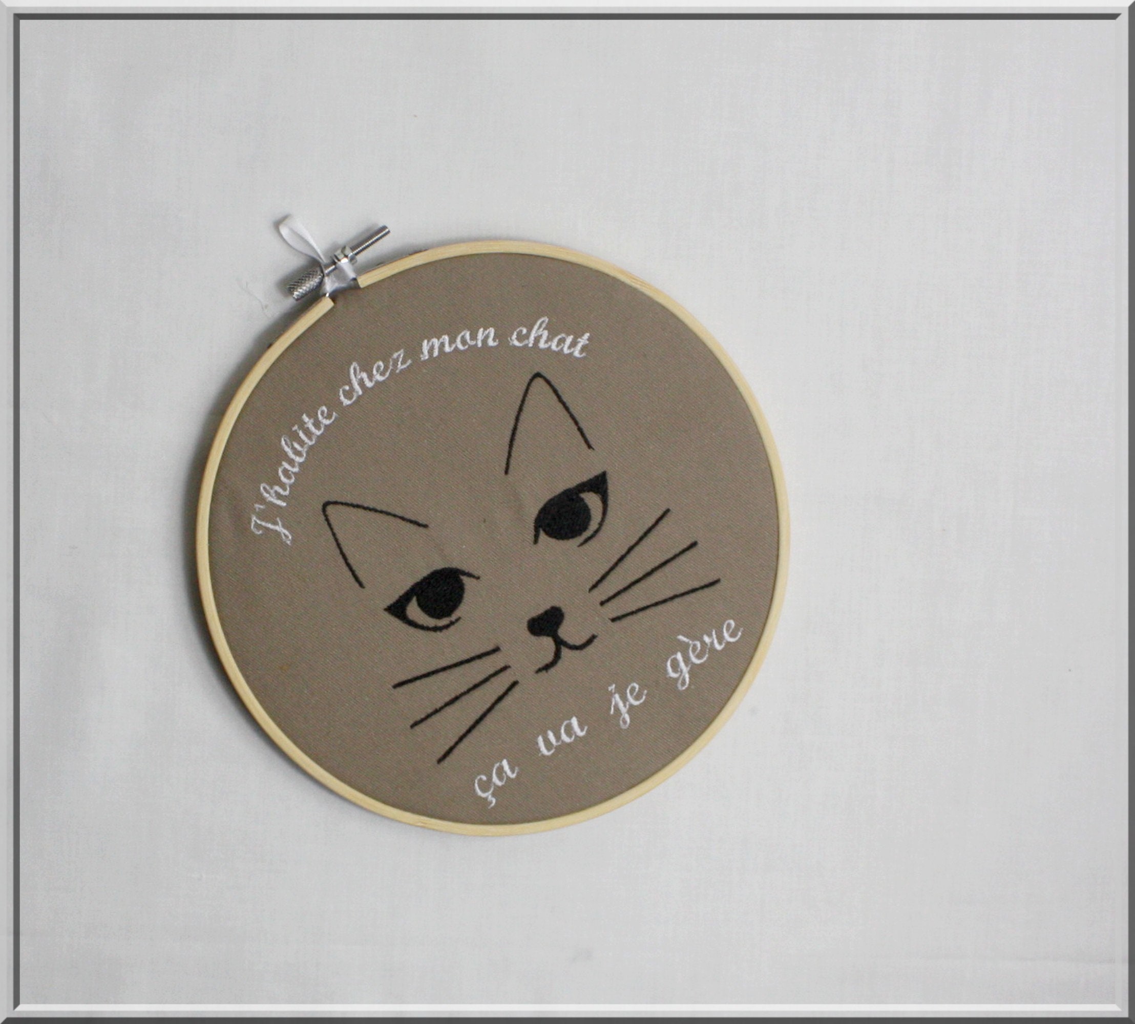 J'habite, Chez, Mon, Chat, Ça, Va, Je, Gère, Cadre, Tambour, De, Broderie, Décoration, Murale, J'hab