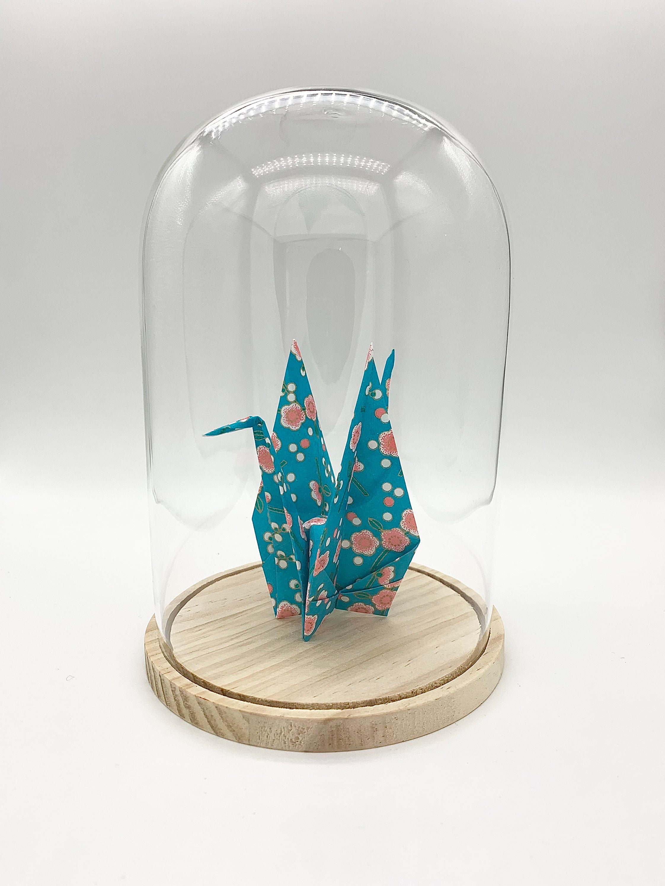 Grue en Origami Sous Un Globe Verre