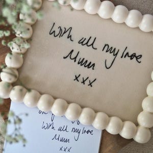 手縫いのメッセージカード｜パーソナライズされた手書き刺繍｜刺繍入り子供部屋装飾｜親へのパーソナライズギフト｜