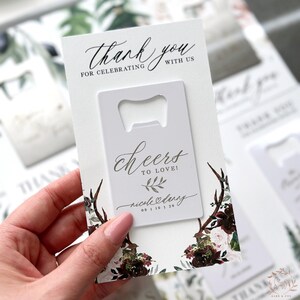 Ouvre-bouteille Cheers to Love avec carte florale de la forêt - Ouvre-bouteille personnalisé au format carte de crédit - Plus de couleurs disponibles
