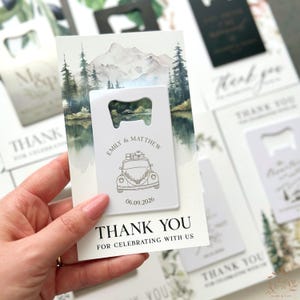 Ouvre-bouteille blanc pour mariage avec carte paysage de montagne - Ouvre-bouteille personnalisé format carte de crédit - Plus de couleurs disponibles