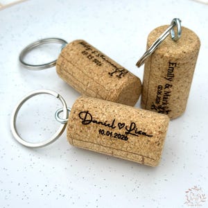 Llavero de corcho personalizado para boda: tapón rústico para botella de vino