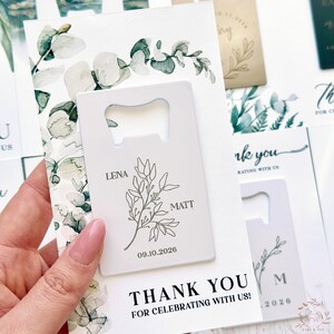 Weißer Flaschenöffner Hochzeitsgeschenke mit Eukalyptuskarte - Personalisierter Kreditkarten-Flaschenöffner mit Dankeschön - Weitere Farben erhältlich
