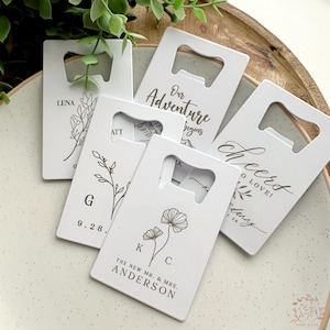 Abridor de botellas para regalos de boda a granel - Abridor de botellas de acero personalizado con forma de tarjeta de crédito - Tres colores: plateado, negro o blanco - Tamaño billetera